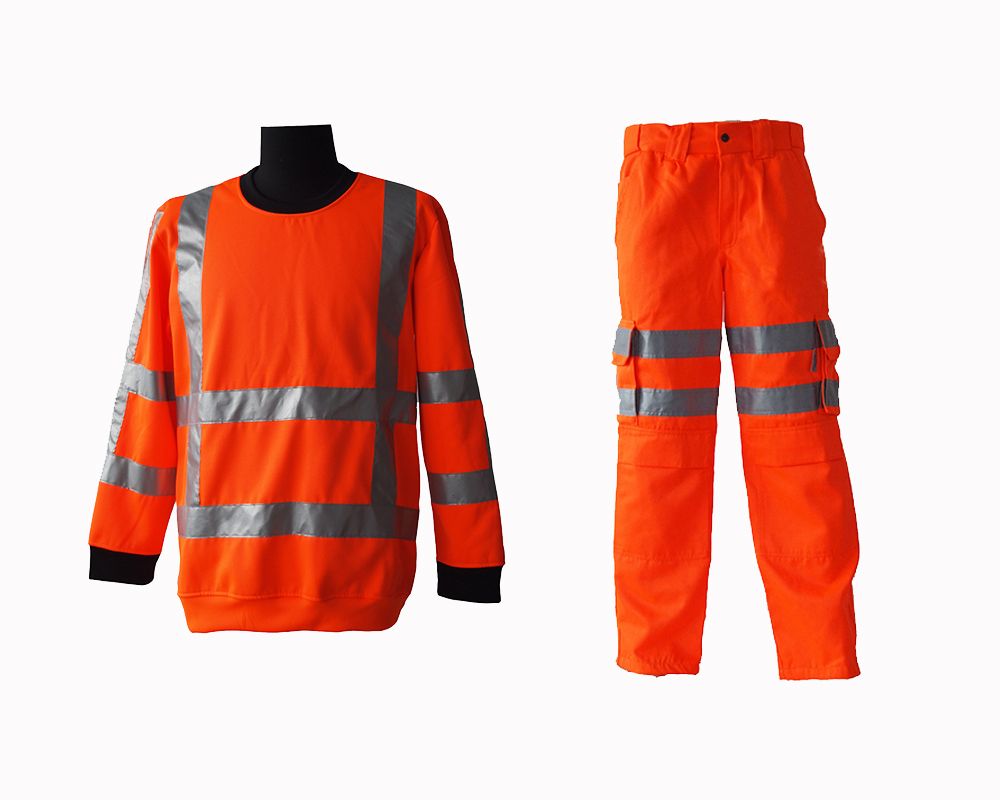 Đồng phục bảo hộ may sẵn từ vải chống thấm nước giữ cho người lao động khô ráo và bảo vệ da khỏi tiếp xúc với chất lỏng có thể gây hại